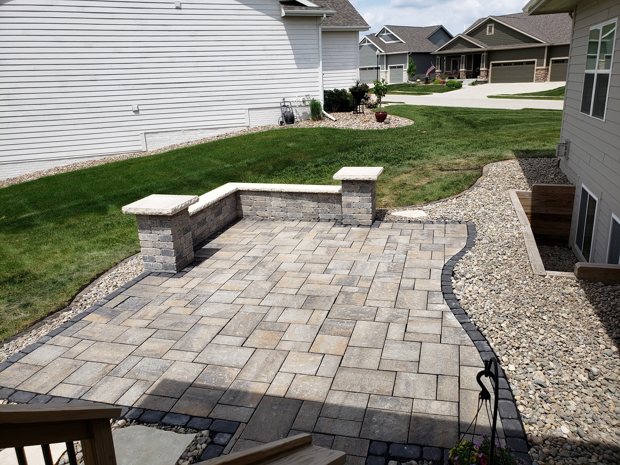 Patio with Retaining Wall | Norwalk Seasonal Services